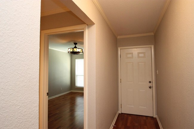 Foto del edificio - 1101 Hollow Creek Dr