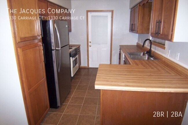 Foto del edificio - 1330 Carriage Ct