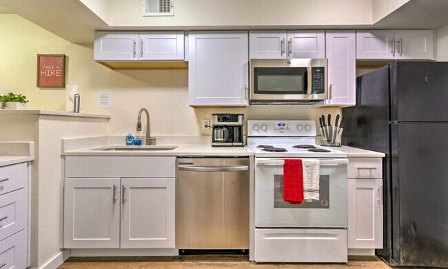 Foto del edificio - 650 Jack Stephens Dr