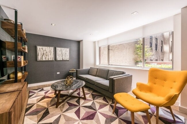 Building Photo - 41 Chambers St