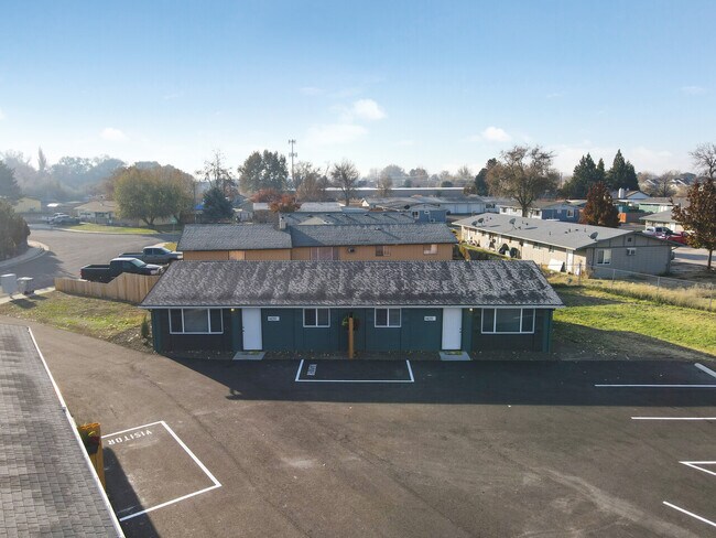 Building Photo - 1409 Missoula A Nampa