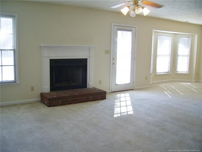 Foto del edificio - 5786 Bear Creek Cir