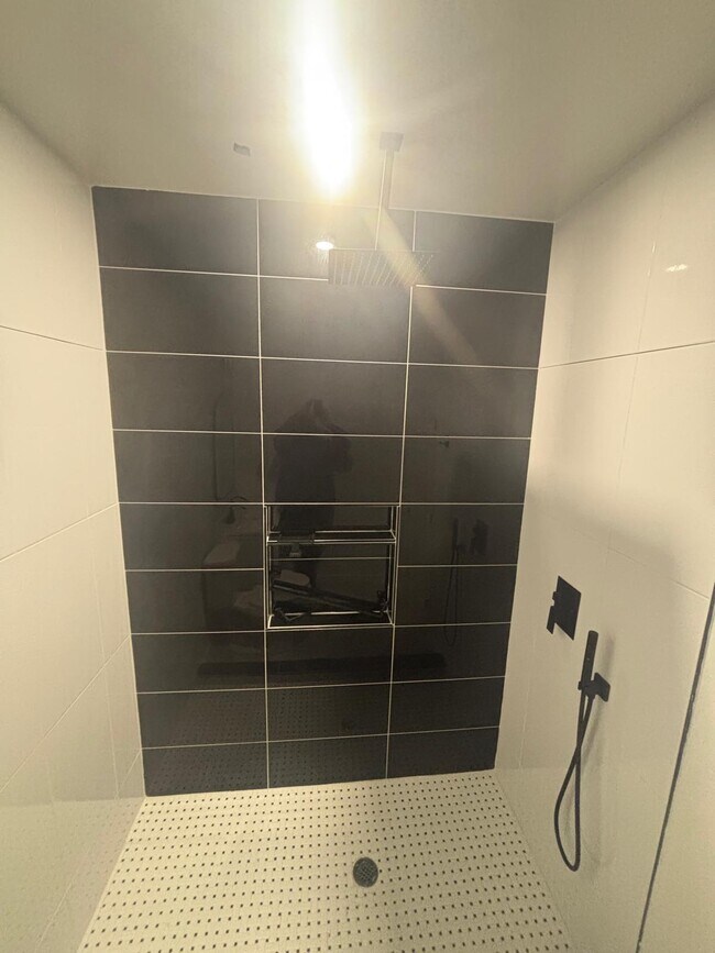 Foto del edificio - 1919 McCulloh St