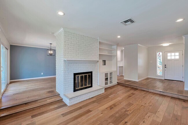Building Photo - Charming North Scottsdale Home with Office...
