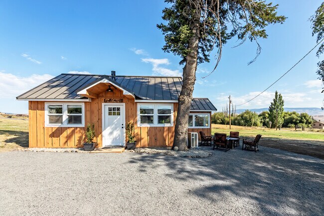 Building Photo - 810 Watt Canyon Rd