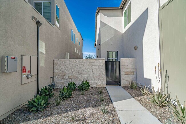 Foto del edificio - 3 Bedroom 3 Bath Five Point Home