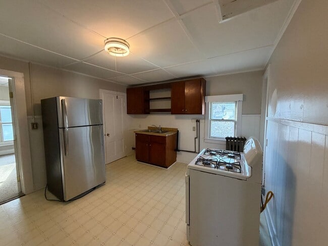 Building Photo - 35 Pleasant St