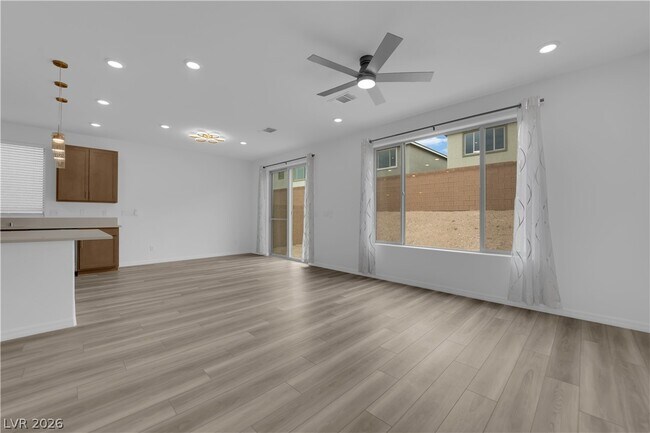 Building Photo - 10239 Estancia Hl St