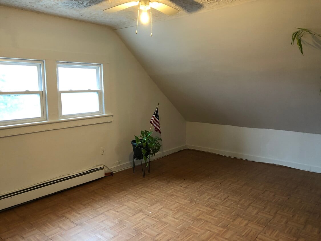 Primary Photo - 128 E 3rd Ave