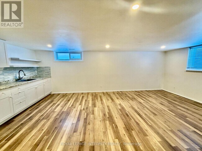 Building Photo - 2175 Martha Ave