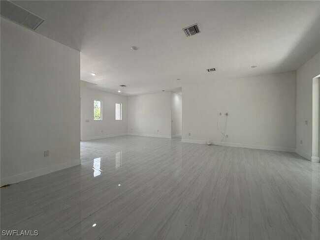 Building Photo - 1549 NW 26th Pl