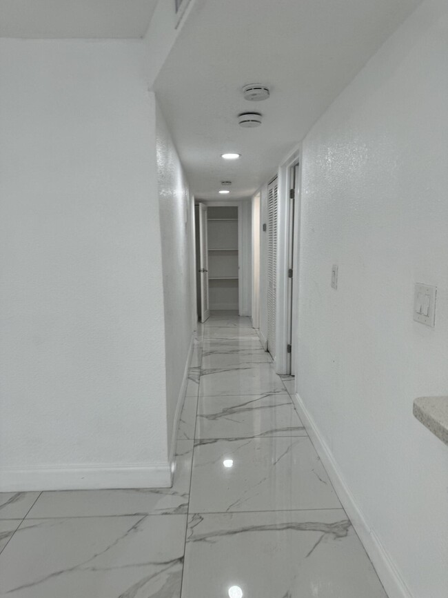 Foto del edificio - 5217 NW 18th St