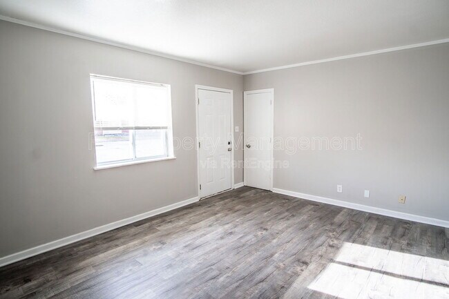 Building Photo - 115 Louella Dr