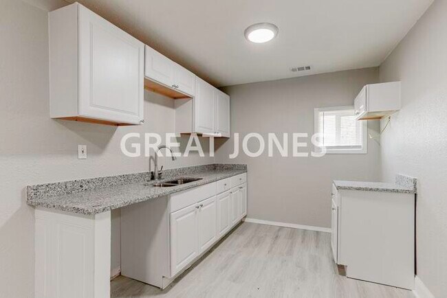 Foto del edificio - 3154 N Gale St