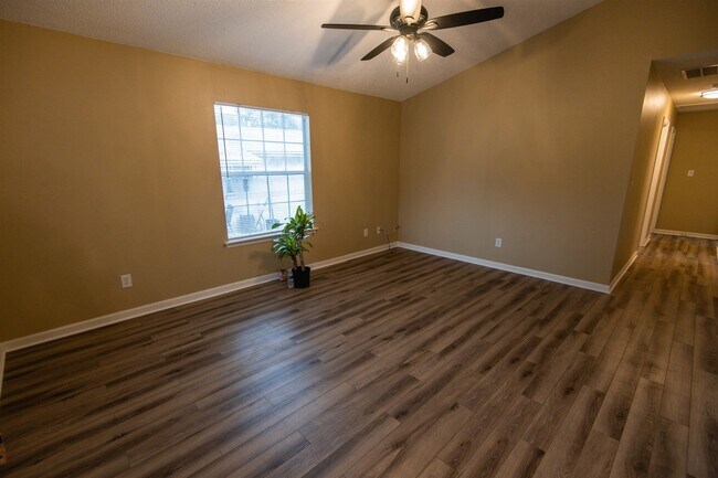 Building Photo - 2488 Holton St