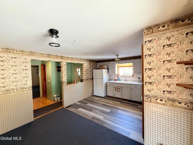 Foto del edificio - 304 S Main St