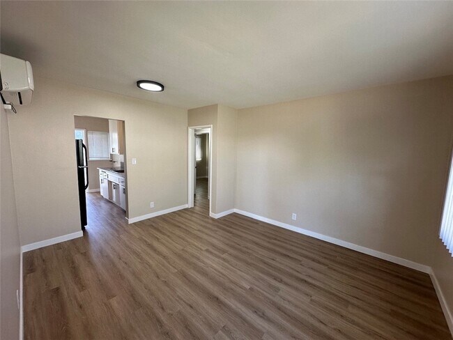 Building Photo - 415 W Crescent Dr