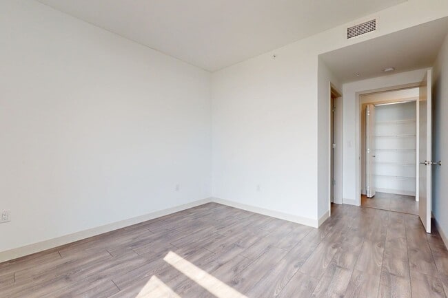 Interior Photo - One Hundred Above the Park