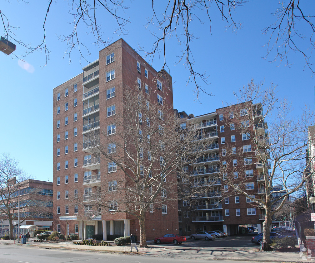 Foto del edificio - Bedford Towers Condominium