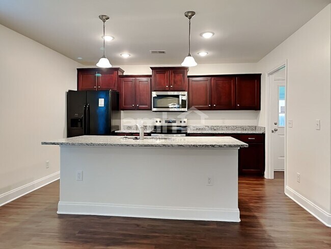 Foto del edificio - 108 Laurel Ln