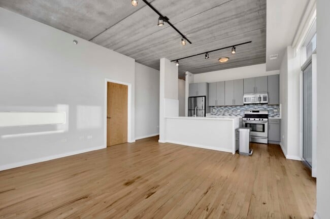 Building Photo - 630 N Franklin St