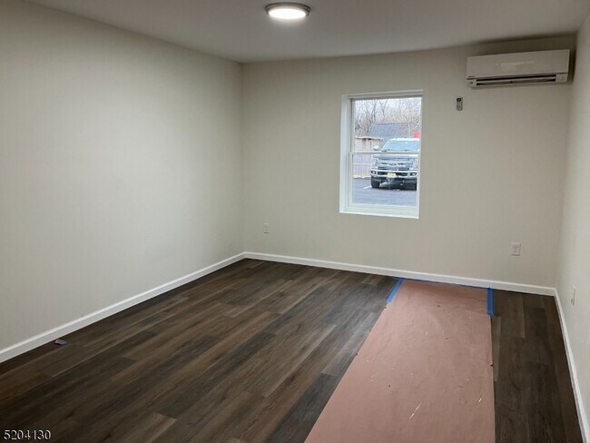 Building Photo - 7 Larue St