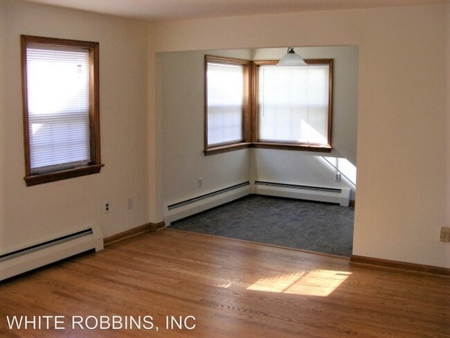 Building Photo - 4 br, 2 bath House - 215 W. Franklin Avenue