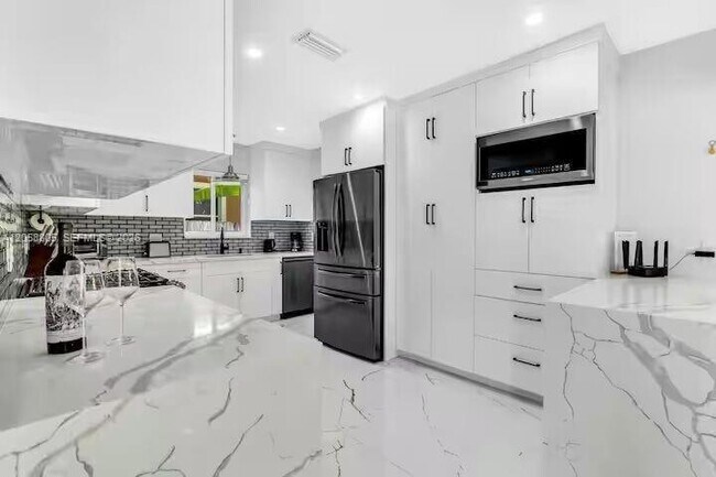 Foto del edificio - 3204 Robbins Rd