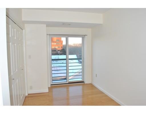 Foto del edificio - 655 Concord Ave