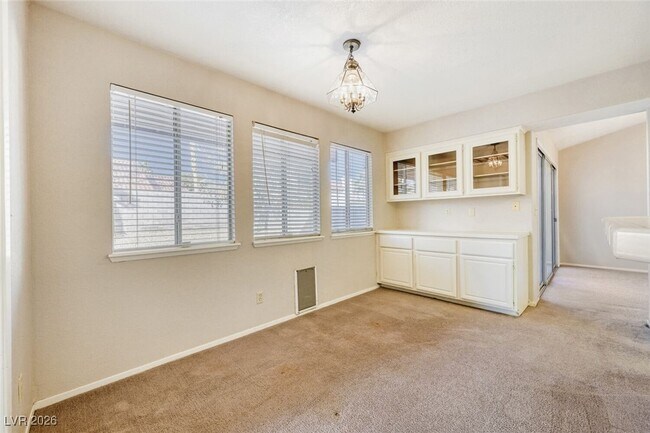 Foto del edificio - 395 Chadwick Cir