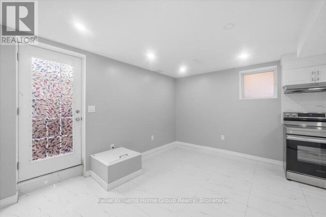 Building Photo - 24 Baintree Way