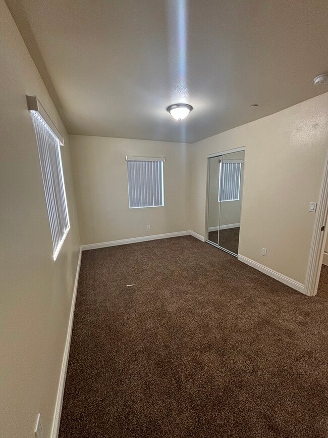 Foto del edificio - 836 W 76th St