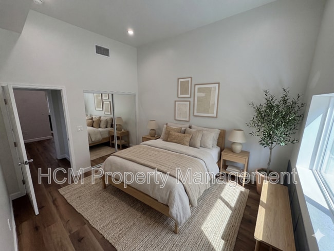 5507-5509 S Manhattan Pl - 5507-5509 S Manhattan Pl House