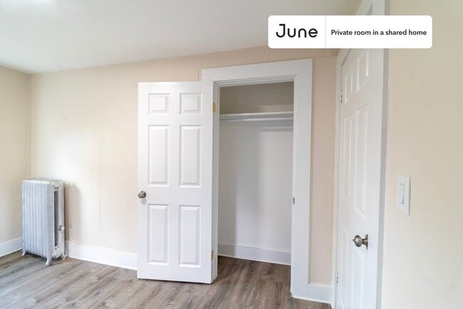 Building Photo - Room in Shared 7 bed/2 bath home
