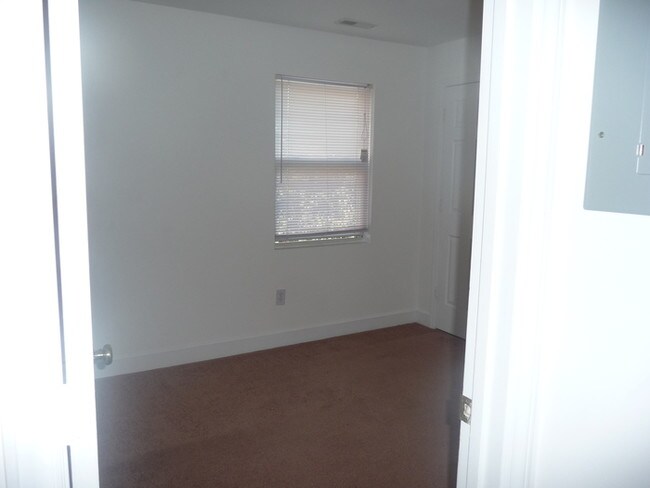 Building Photo - The Pines 1br 1ba, $675.00 FIRST FLOOR!