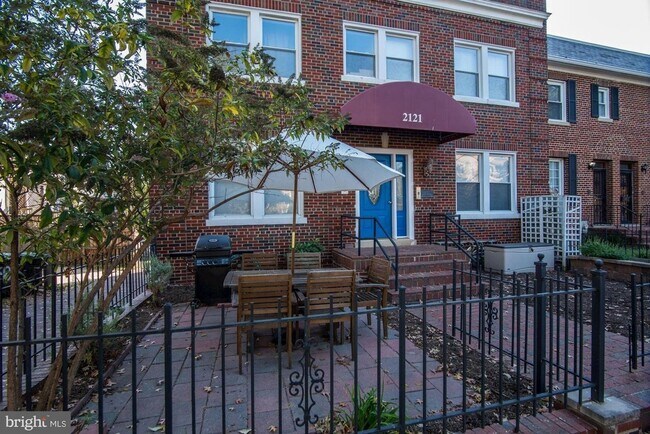 Foto del edificio - Cozy Condo in Shaw w/ Parking!