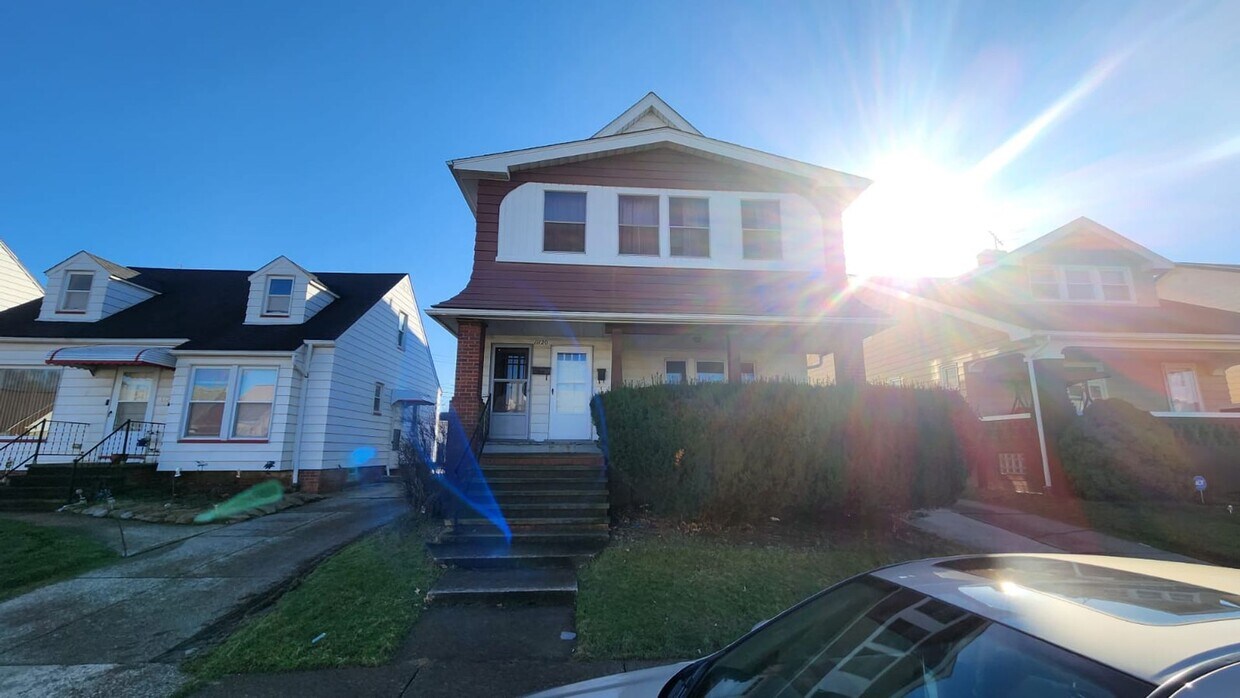 11120 Wadsworth Ave, Garifeld Heights, OH 44125 Townhome Rentals in