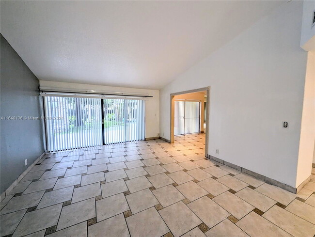 Foto del edificio - 5721 NW 54th Ln