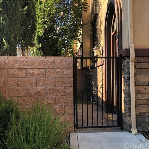 Building Photo - 656 W Huntington Dr