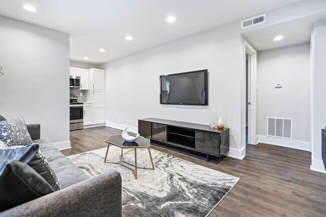 Foto del edificio - 909 Briarcliff Rd NE