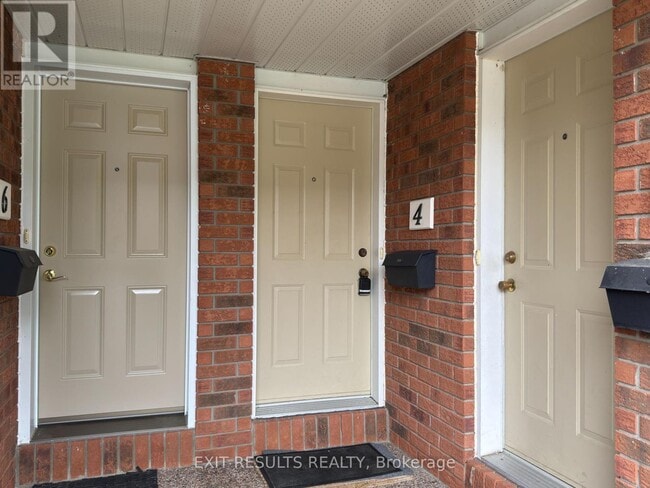 Building Photo - 1400-1400 Wildberry Ct