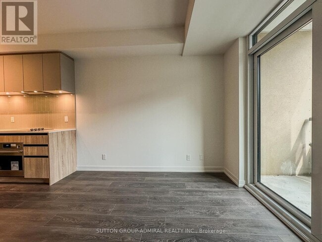 Building Photo - 8 Beverley Glen Blvd