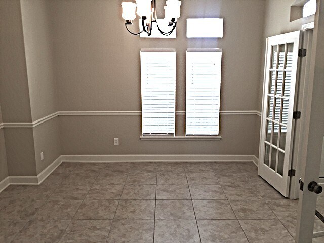 Building Photo - 908 Athlone Ln