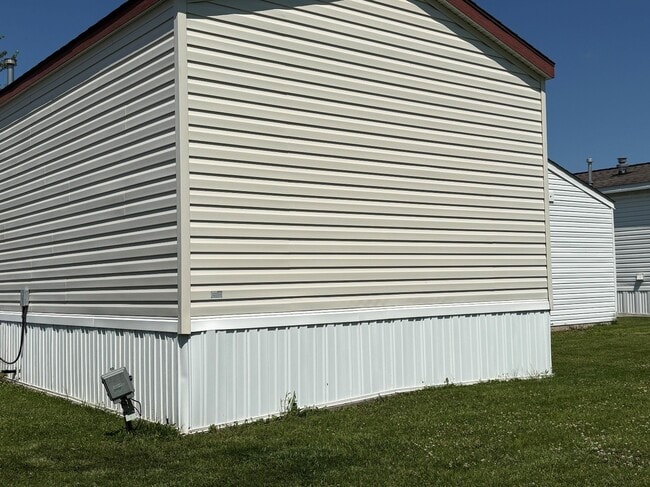 Building Photo - 2061 Windover Dr