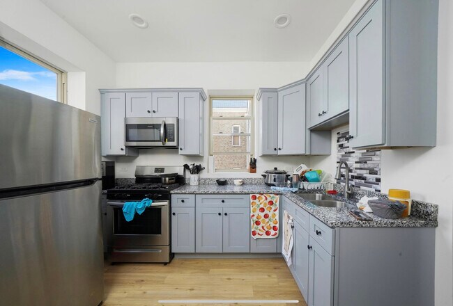 Foto del edificio - 1908 W 48th St