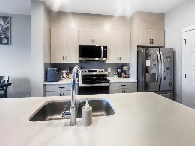 Photo du bâtiment - 3.0 bedroom in Edmonton Alberta T6W 3Z6