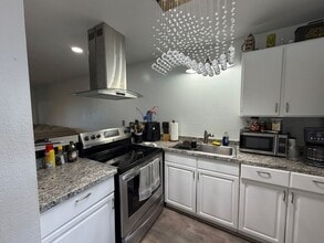 Building Photo - 94-615-615 Kahakea St