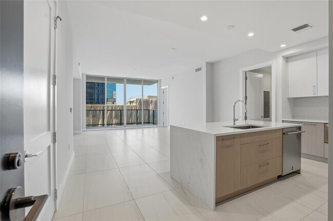 Foto del edificio - 275 1st Ave S