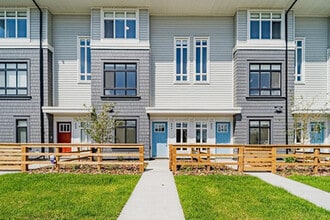 Building Photo - 424 210 Avenue SW