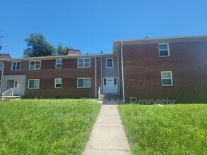 Building Photo - 112 3rd St